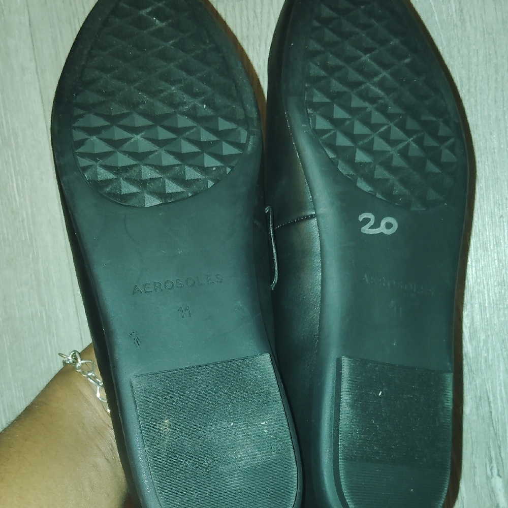 AEROSOLES Women's Black Pointed Lace-Up Flats - Picture 3 of 3